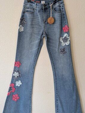 DRIFTWOOD- Fiora Flare Applique. Size 6 , 3D embroidered flowers, BOHO, NWT!